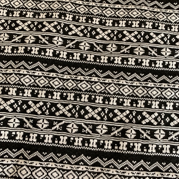 Disney Boutique Mickey & Minnie Mouse Aztec Graphic Top Disneyland hooded Y2K - Picture 5 of 7